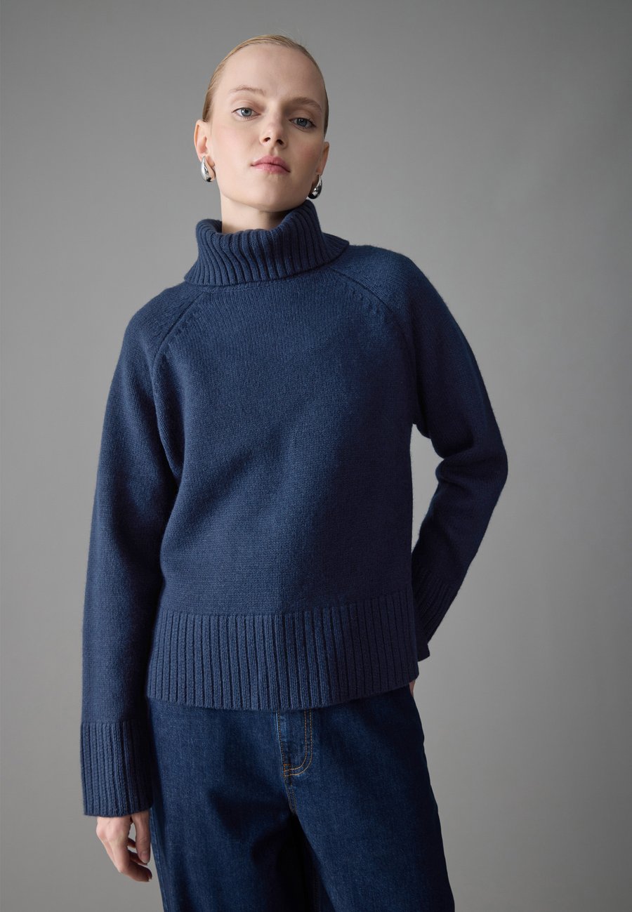 Джемпер Zign Studio Jumper, Navy/Dark Blue
Джемпер Zign Studio Jumper, Navy/Dark Blue
