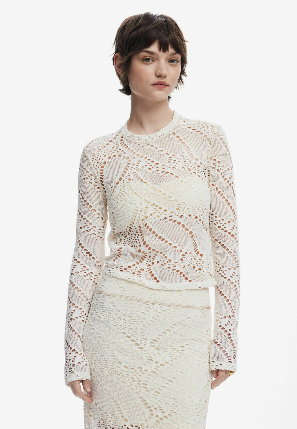 Свитер MR. CHRISTIAN LACROIX Desigual, белый 
Свитер MR. CHRISTIAN LACROIX Desigual, белый