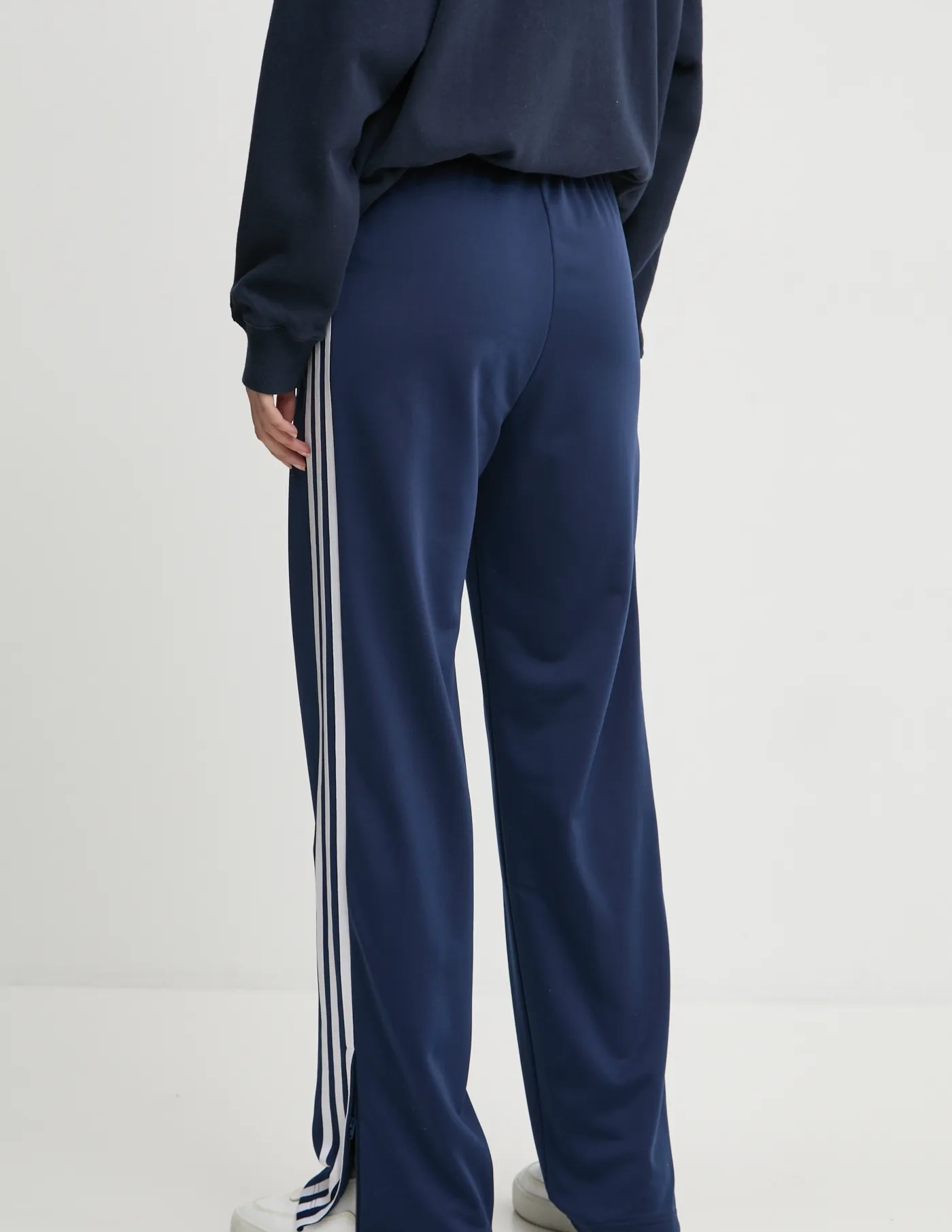 Спортивные брюки Firebird adidas Originals, темно-синий
Спортивные брюки Firebird adidas Originals, темно-синий