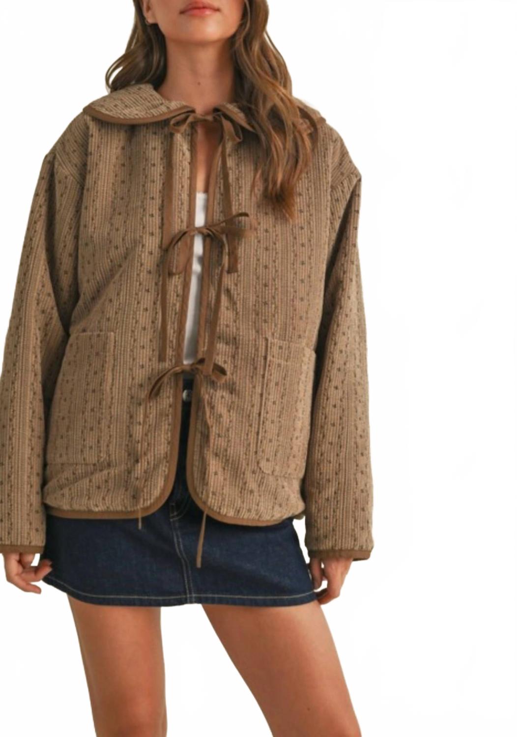 Кремовая стеганая куртка с вышивкой в горошек Klesis
Кремовая стеганая куртка с вышивкой в горошек Klesis