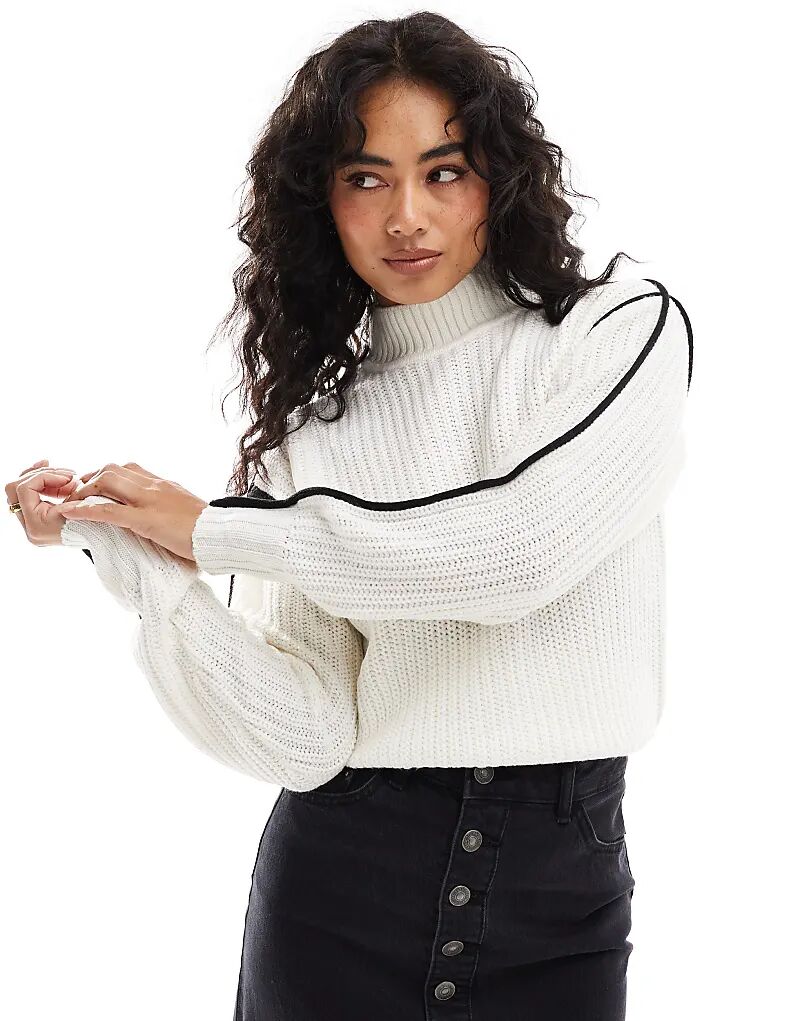 Вязаный джемпер с заниженной линией плеча и высоким воротом цвета слоновой кости с контрастной черной отделкой швом Brave Soul
Вязаный джемпер с заниженной линией плеча и высоким воротом цвета слоновой кости с контрастной черной отделкой швом Brave Soul