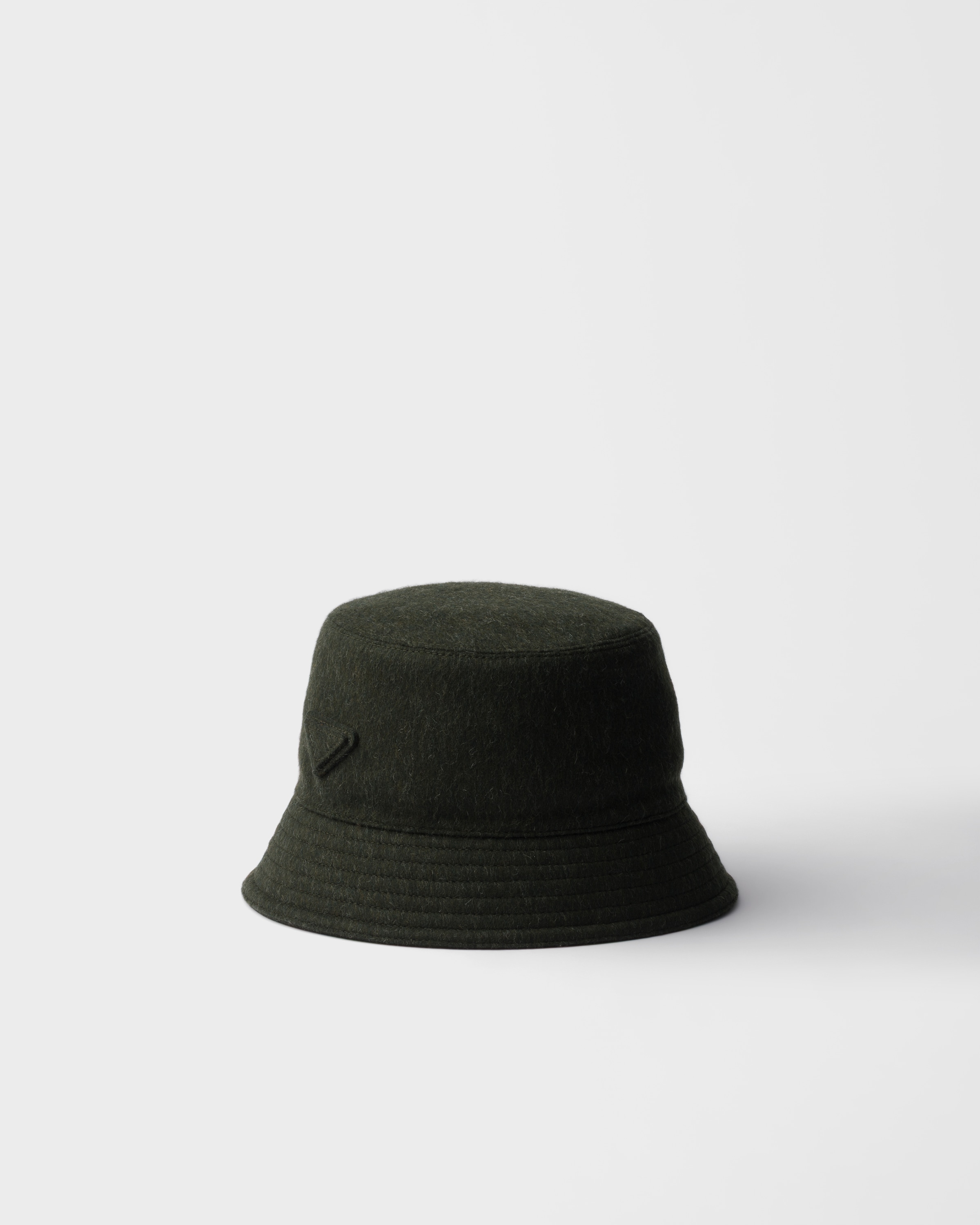 Панамка из ткани лоден Prada, леденская зеленая
Панамка из ткани лоден Prada, леденская зеленая