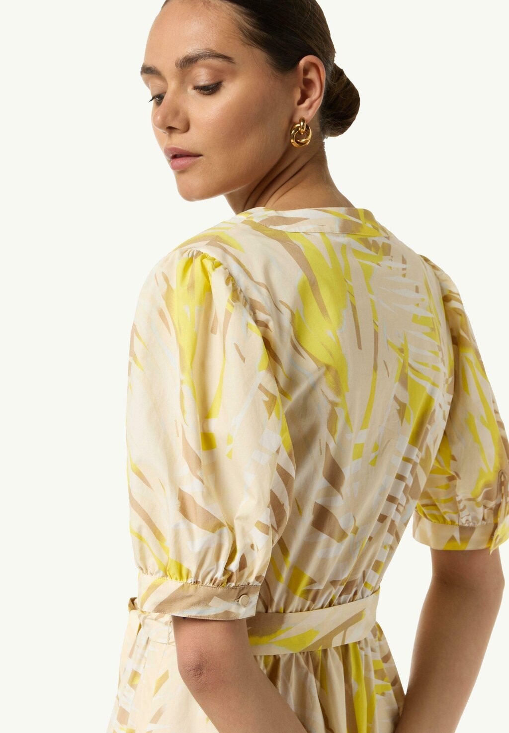 Дневное платье MIT PUFF-ÄRMELN comma, желтый
Дневное платье MIT PUFF-ÄRMELN comma, желтый