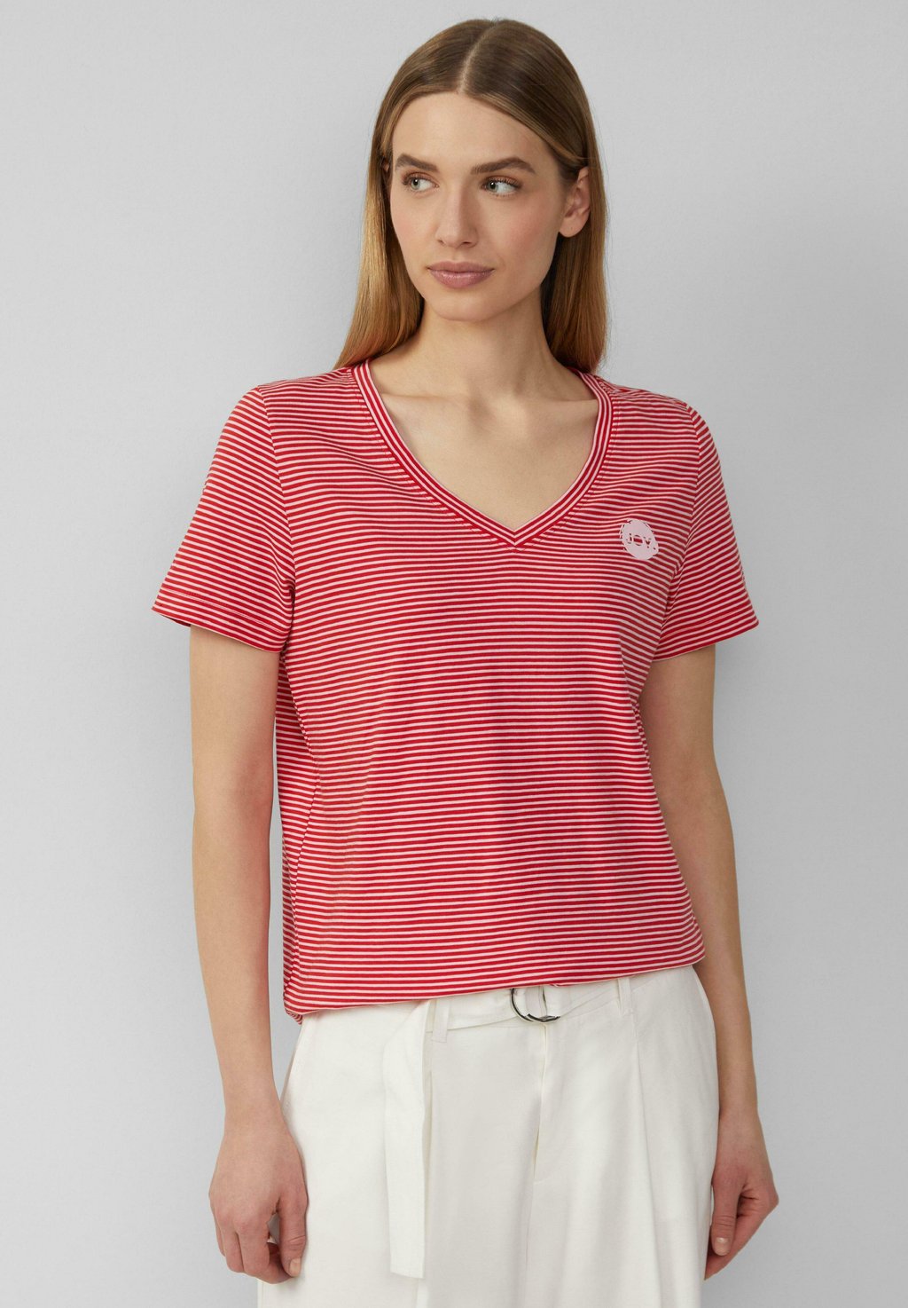 Футболка с принтом MIT V-AUSSCHNITT UND -DETAIL s.Oliver, светло-красный
Футболка с принтом MIT V-AUSSCHNITT UND -DETAIL s.Oliver, светло-красный