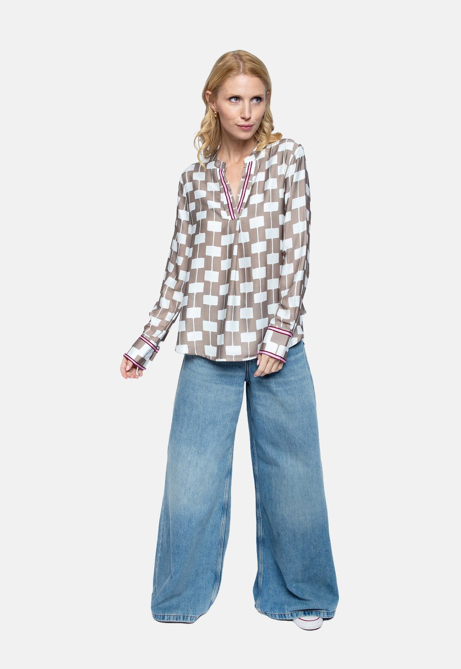 Блуза Emily van den Bergh Blouse, White Taupe Geometric/Multi-Coloured
Блуза Emily van den Bergh Blouse, White Taupe Geometric/Multi-Coloured