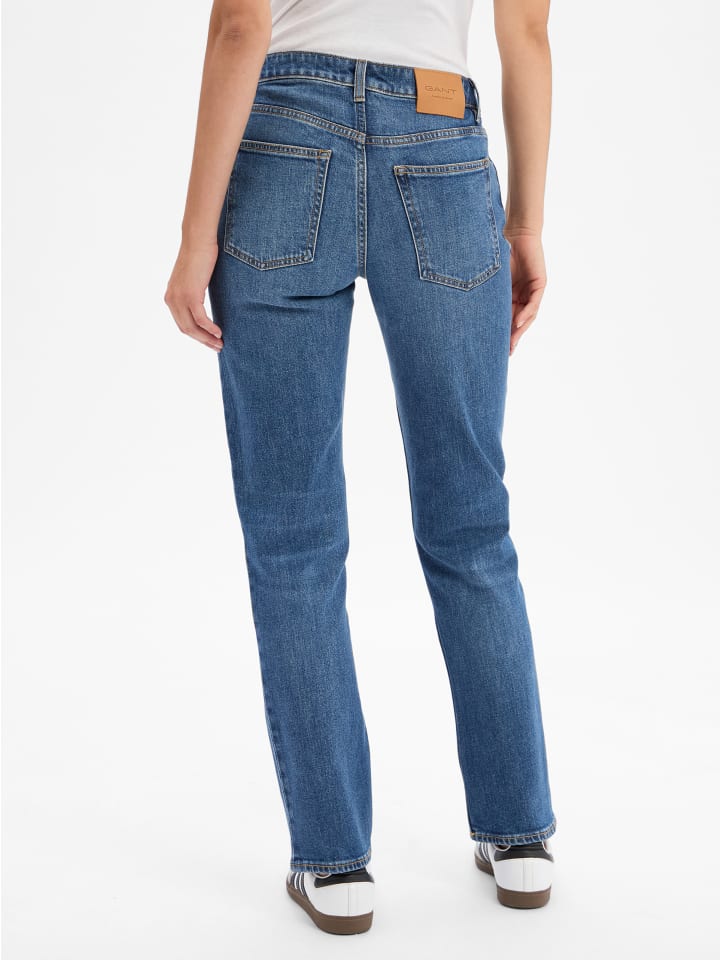 Джинсы средне-синие, рваные, среднего размера Gant
Джинсы средне-синие, рваные, среднего размера Gant