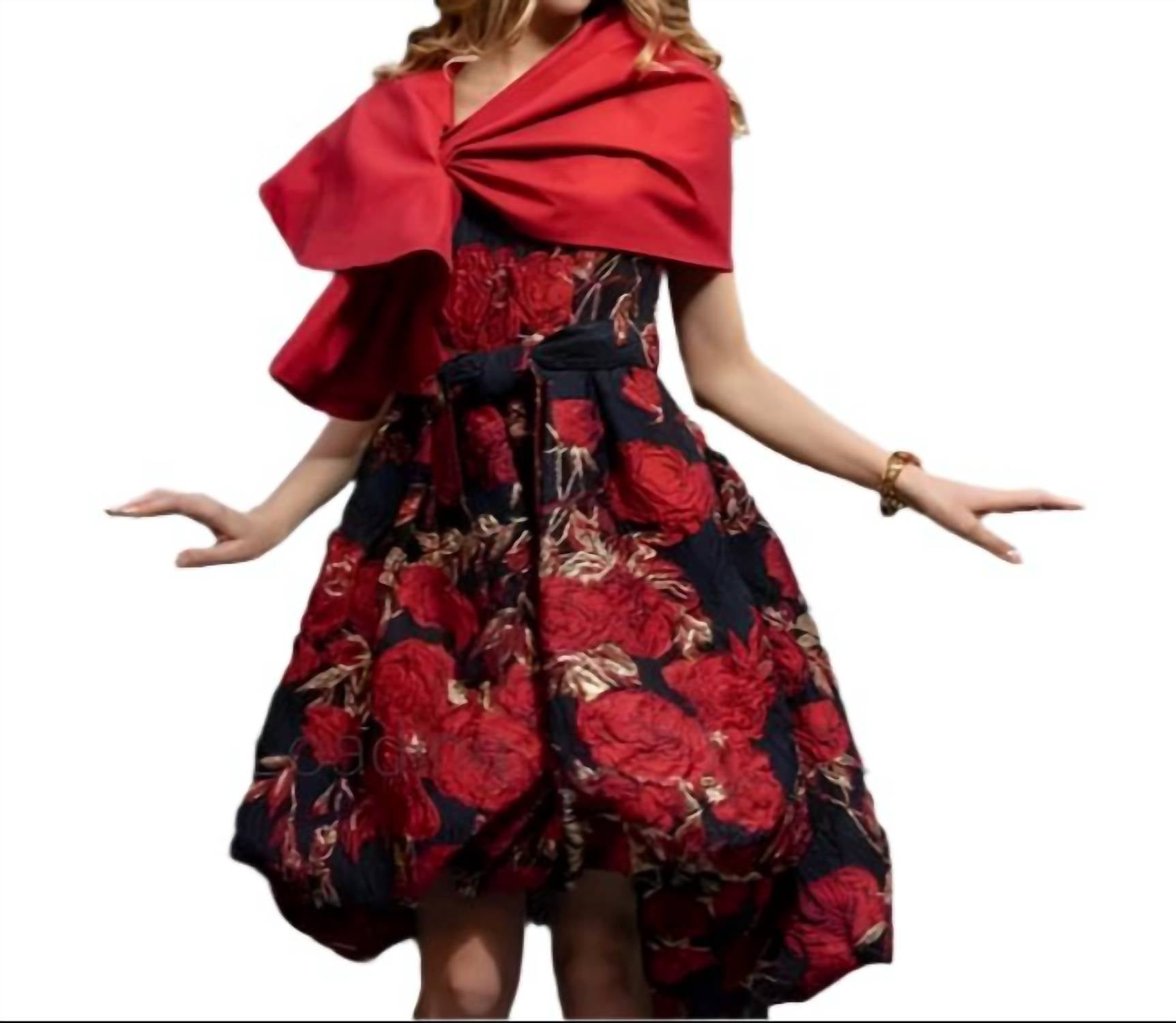 Жаккардовое платье с асимметричным подолом в красных розах Samuel Dong
Жаккардовое платье с асимметричным подолом в красных розах Samuel Dong