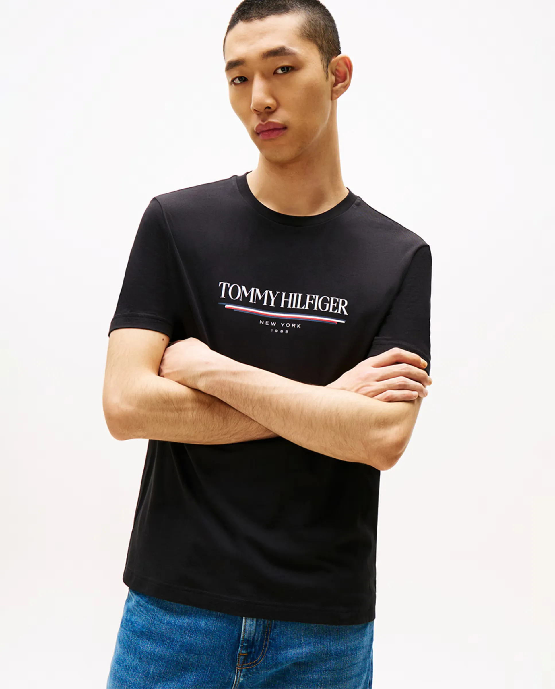 Мужская однотонная футболка с коротким рукавом Tommy Hilfiger, черный 
Мужская однотонная футболка с коротким рукавом Tommy Hilfiger, черный