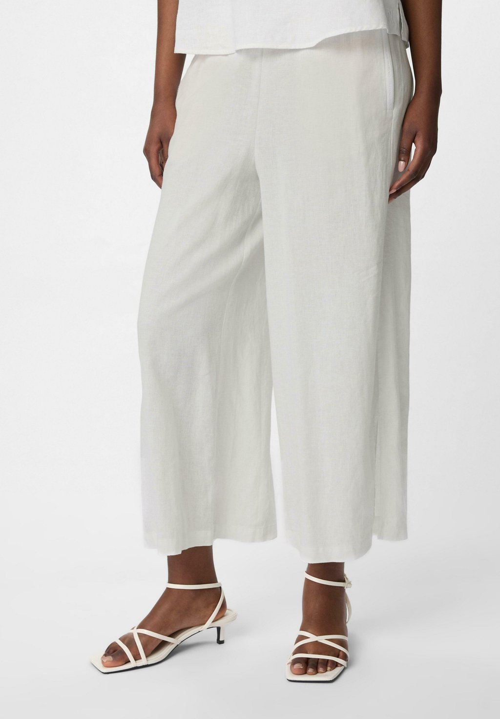 Брюки LEICHTE MIT SCHLITZEN comma casual identity, белый
Брюки LEICHTE MIT SCHLITZEN comma casual identity, белый