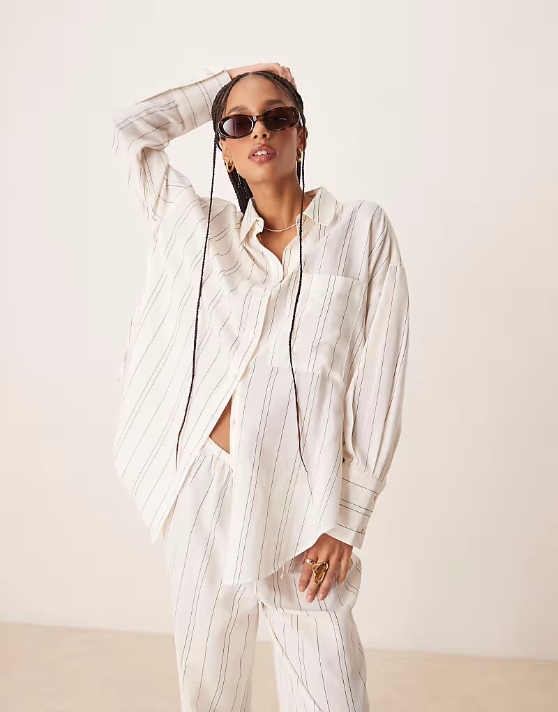 Пляжная рубашка Belle с завязками по бокам в однотонную полоску Asos Design
Пляжная рубашка Belle с завязками по бокам в однотонную полоску Asos Design