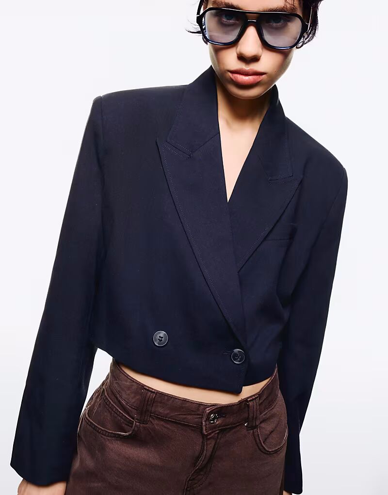 Двубортный пиджак свободного кроя Bershka синего цвета
Двубортный пиджак свободного кроя Bershka синего цвета