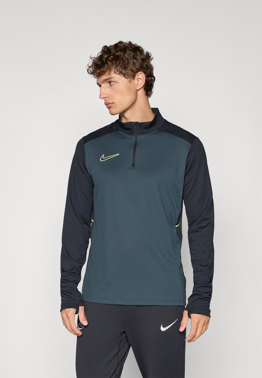 Топ Nike Performance ACADEMY DRILL TOP, Seaweed/Black/Limelight/Light Green
Топ Nike Performance ACADEMY DRILL TOP, Seaweed/Black/Limelight/Light Green