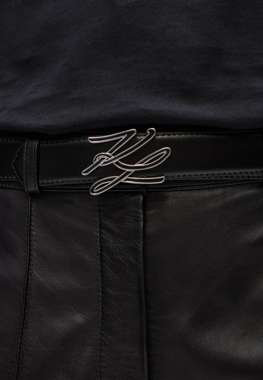Ремень KARL LAGERFELD AUTOGRAPH ENAMEL BELT, Black
Ремень KARL LAGERFELD AUTOGRAPH ENAMEL BELT, Black