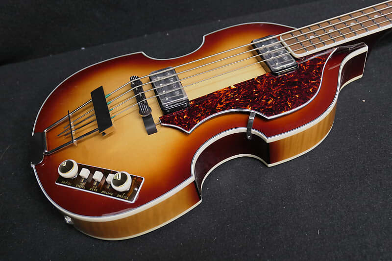 Басс гитара Hofner HCT-500/1-SB Contemporary Beatle Bass Custom with Tortoiseshell Pickguard & German Control Plate
Басс гитара Hofner HCT-500/1-SB Contemporary Beatle Bass Custom with Tortoiseshell Pickguard & German Control Plate