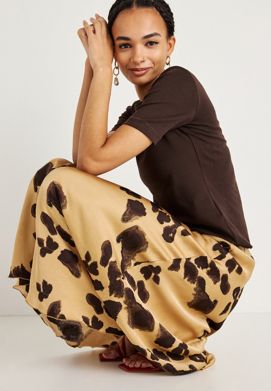 Юбка MSCH Copenhagen IRIDA SKIRT, Iced Coffee /Brown
Юбка MSCH Copenhagen IRIDA SKIRT, Iced Coffee /Brown