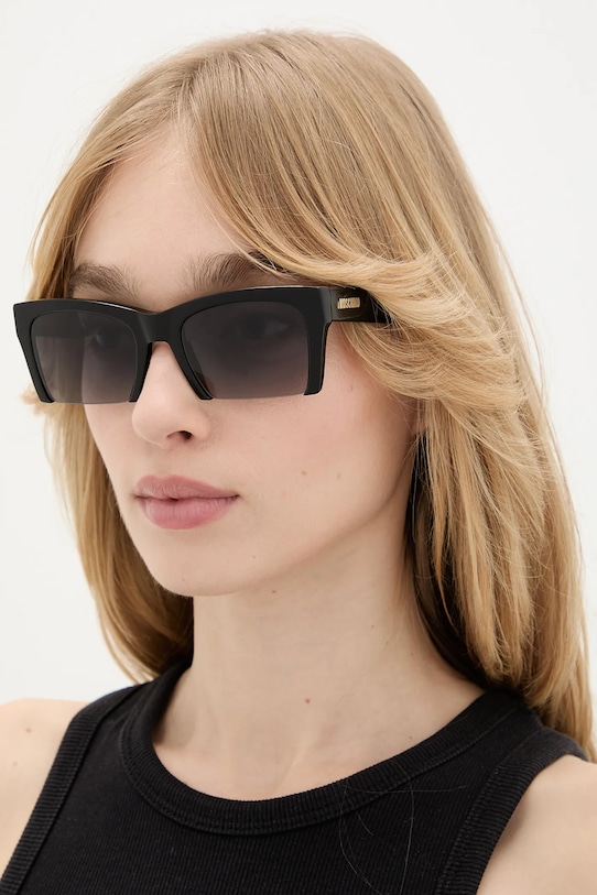 Солнцезащитные очки Moschino, черный
Солнцезащитные очки Moschino, черный