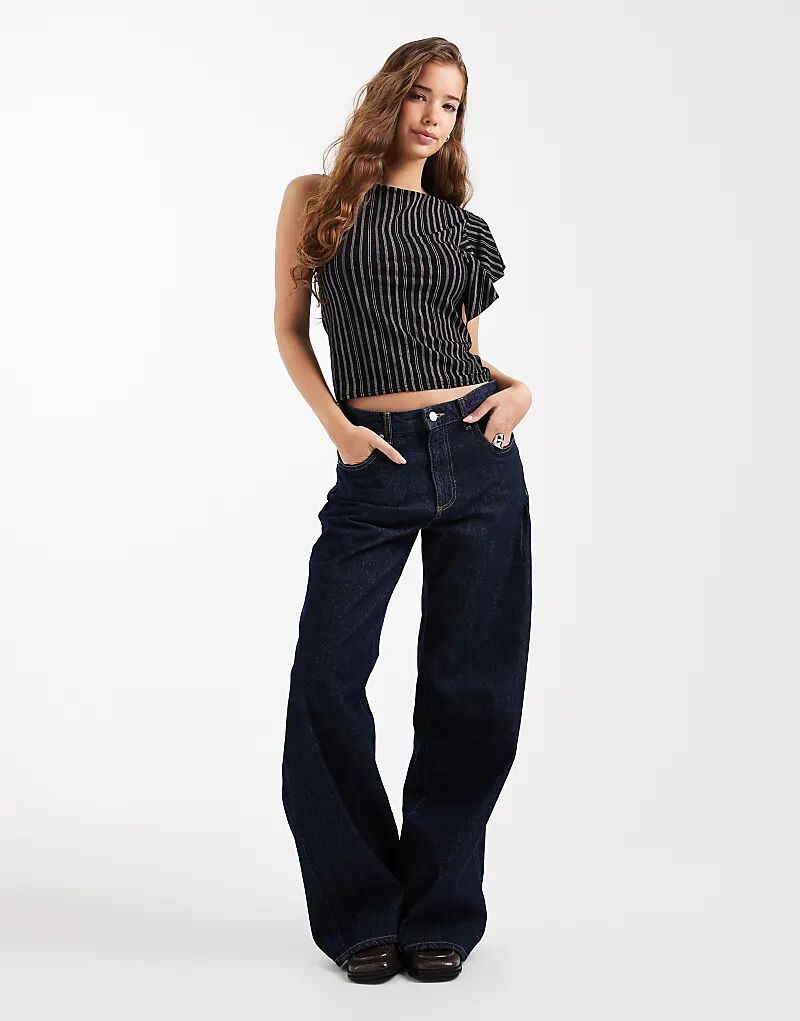 COLLUSION топ на одно плечо с воланами в черную полоску
COLLUSION топ на одно плечо с воланами в черную полоску