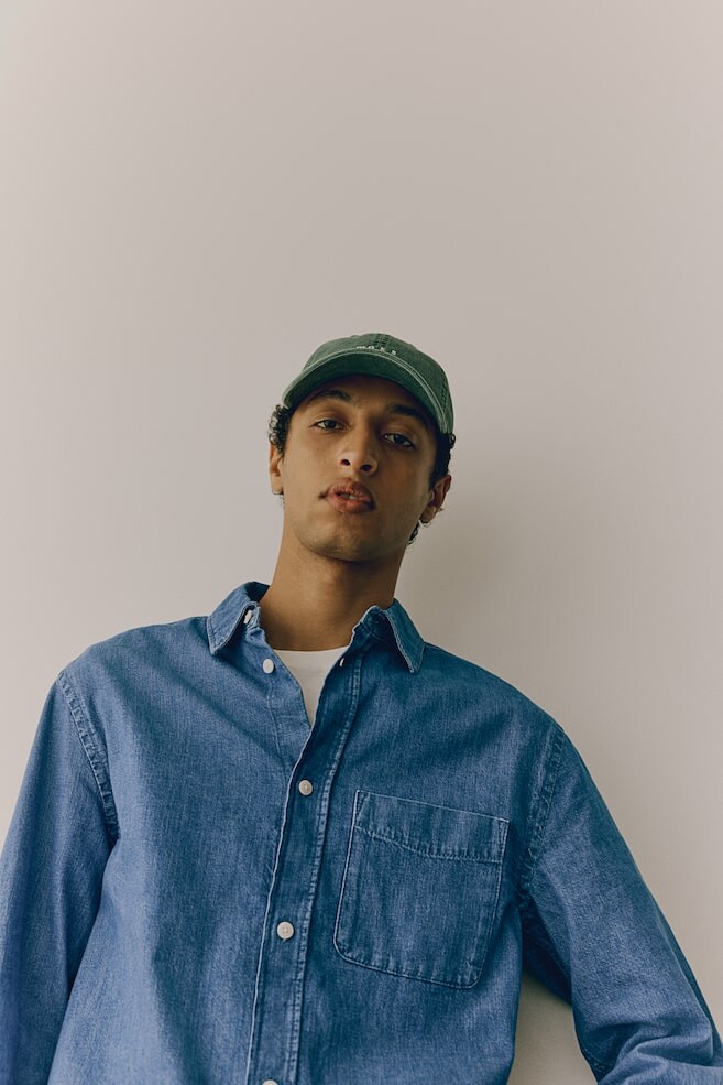 Джинсовая рубашка обычного кроя H&M, синий
Джинсовая рубашка обычного кроя H&M, синий