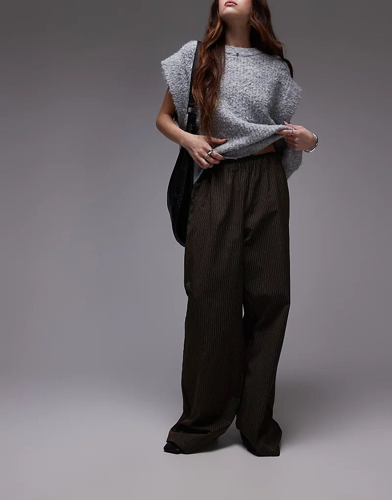 Свободные брюки с завязками на талии в коричневую полоску Topshop
Свободные брюки с завязками на талии в коричневую полоску Topshop