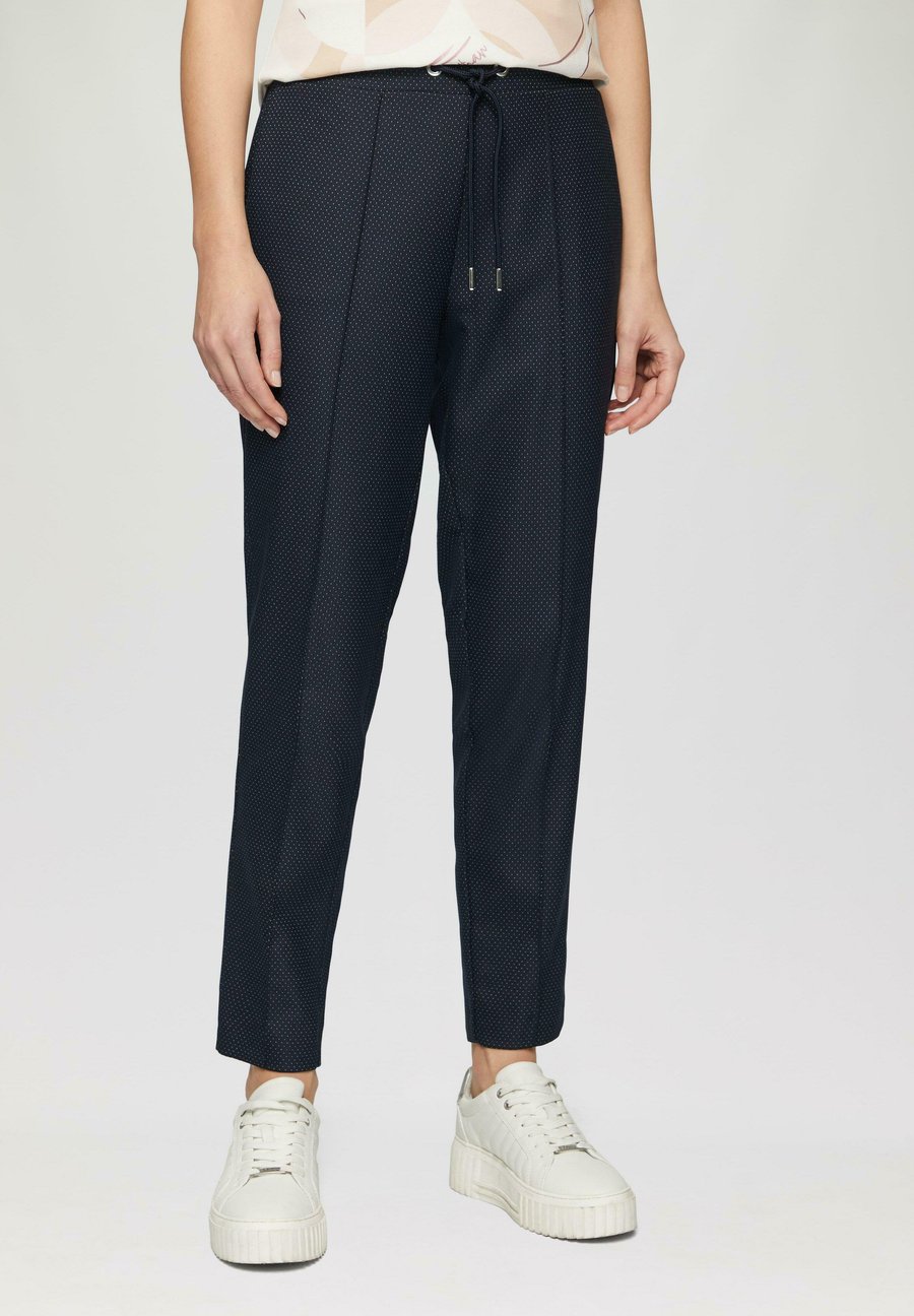 Брюки s.Oliver BLACK LABEL Trousers, Navy/Dark Blue
Брюки s.Oliver BLACK LABEL Trousers, Navy/Dark Blue