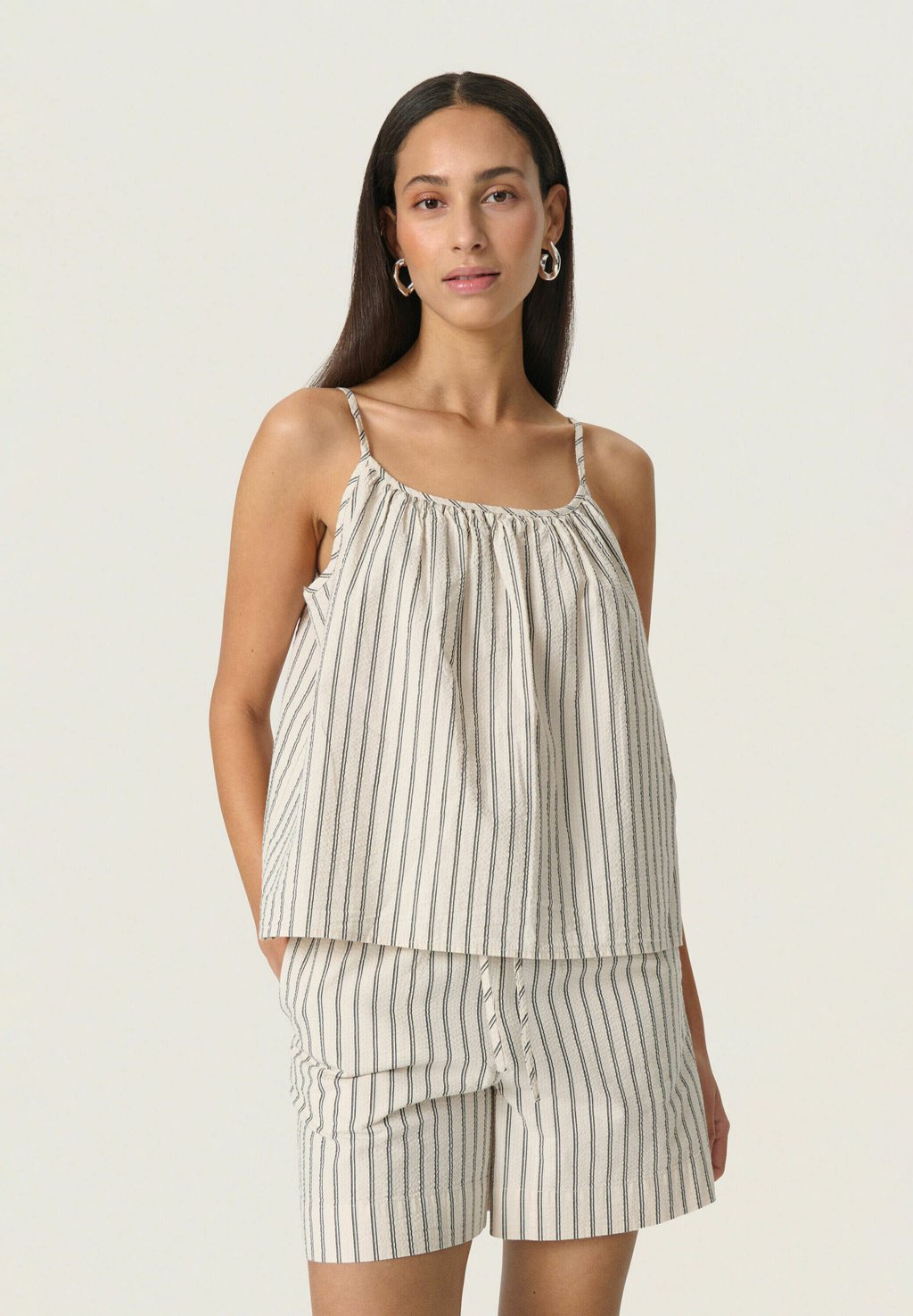 Топ ANVITTE CAMPAIGN Soaked in Luxury, бежевый
Топ ANVITTE CAMPAIGN Soaked in Luxury, бежевый