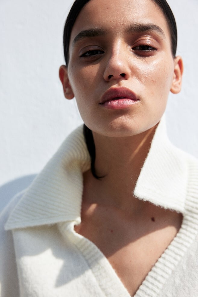 Свитер тонкой вязки с воротником H&M, бежевый
Свитер тонкой вязки с воротником H&M, бежевый