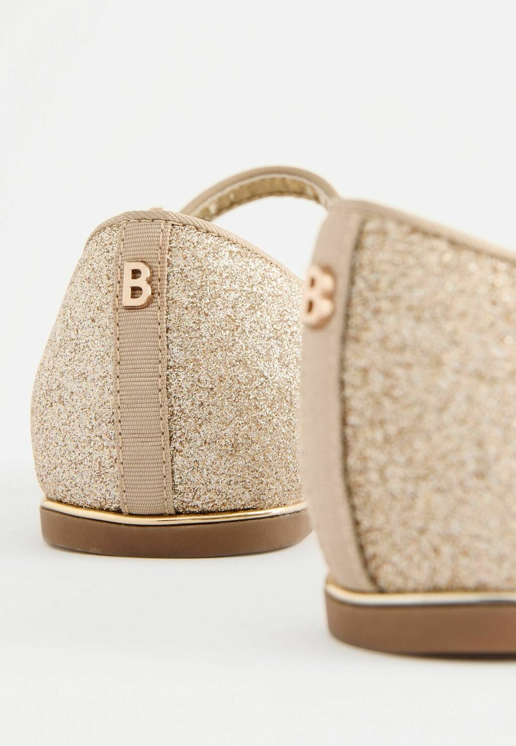 Балетки с ремешком на щиколотке GLITTER BOW REGULAR FIT Baker by Ted Baker, золотой
Балетки с ремешком на щиколотке GLITTER BOW REGULAR FIT Baker by Ted Baker, золотой