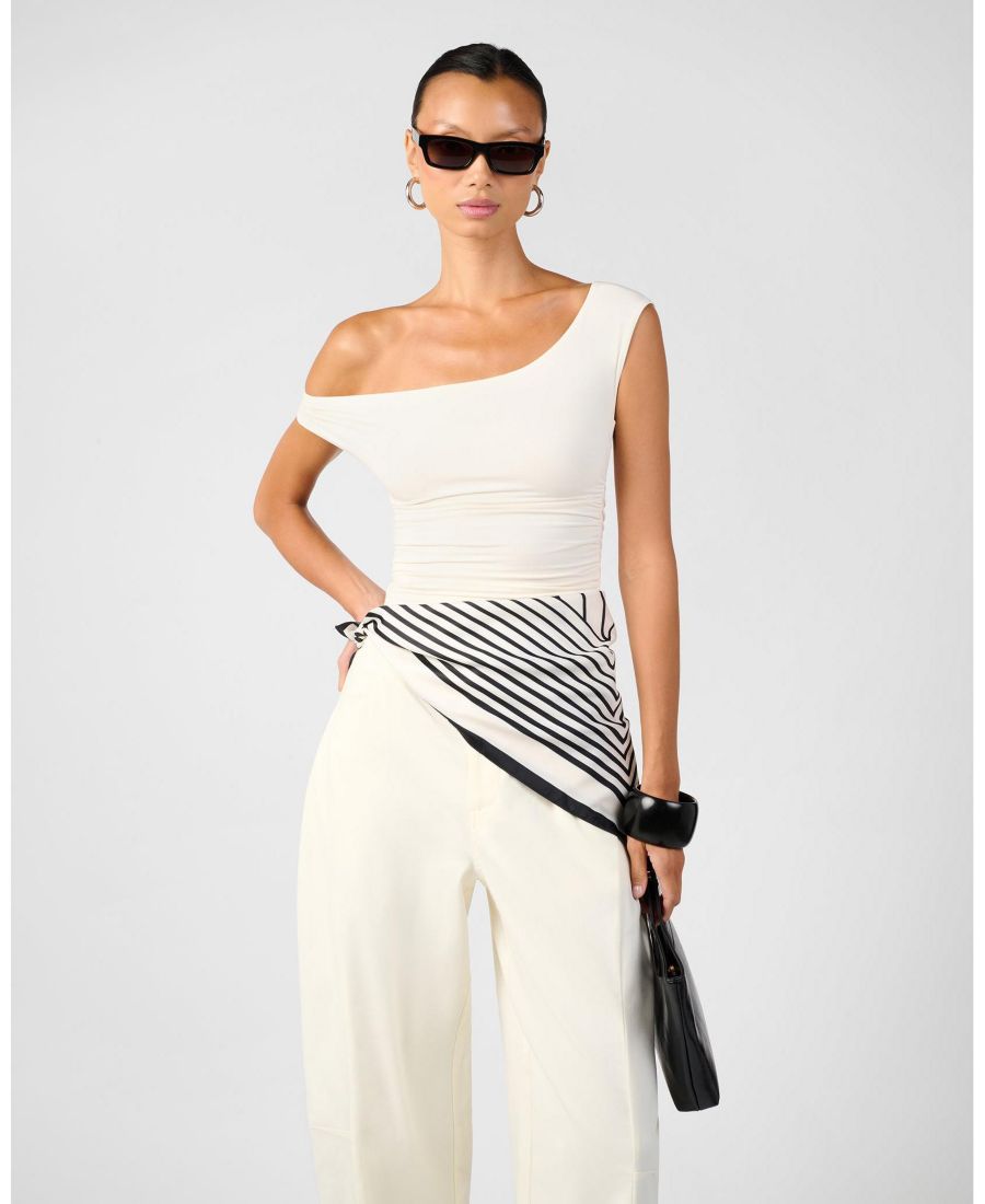 Женская блузка с открытыми плечами и скрученными бретелями WeWoreWhat, Ivory
Женская блузка с открытыми плечами и скрученными бретелями WeWoreWhat, Ivory