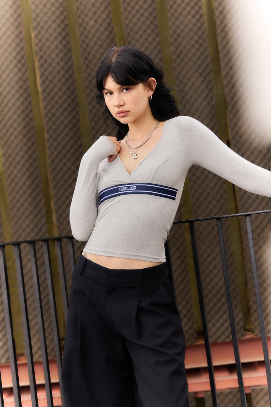 Топ iets frans... IETS FRANS… LOGO ELASTIC V NECK, Grey
Топ iets frans... IETS FRANS… LOGO ELASTIC V NECK, Grey