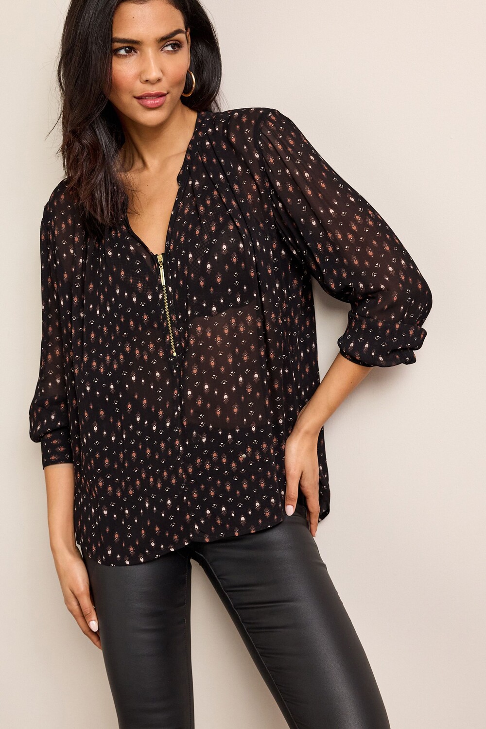 Прозрачная блузка с длинными рукавами и V-образным вырезом с манжетами и молнией Next, черный
Прозрачная блузка с длинными рукавами и V-образным вырезом с манжетами и молнией Next, черный