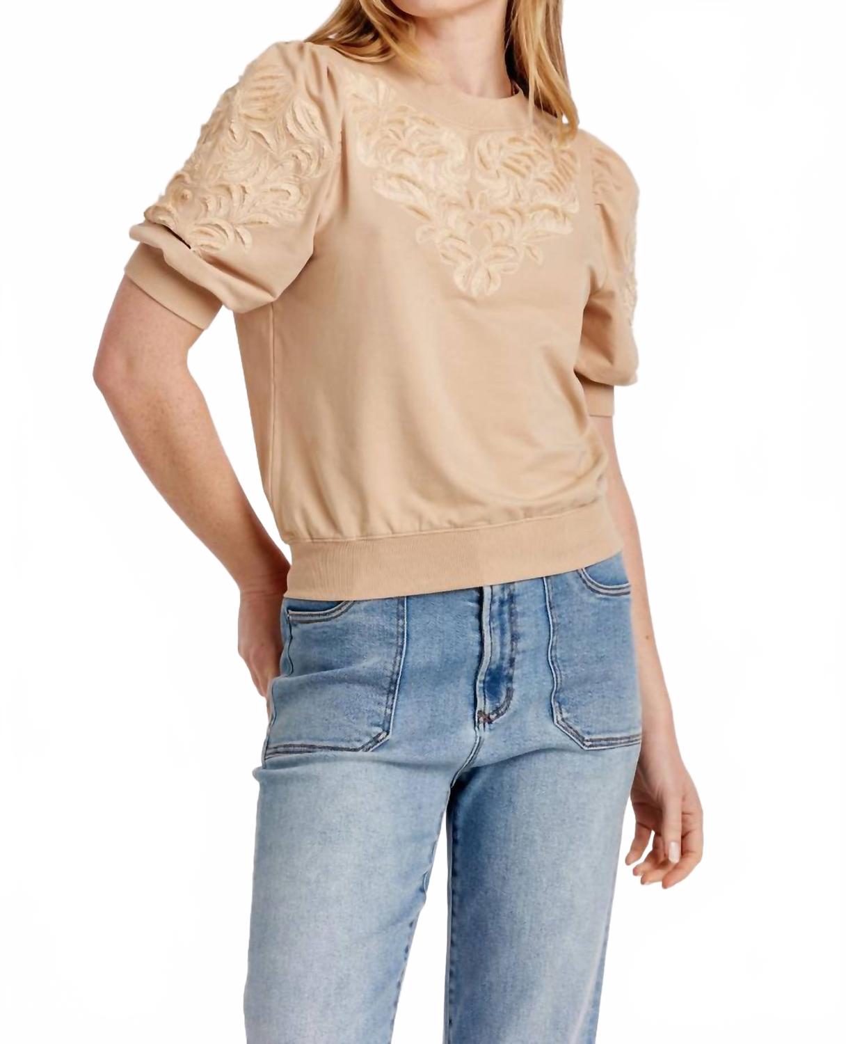 Вышитый топ с буфами на рукавах в гречишном оттенке Another Love, Buckwheat
Вышитый топ с буфами на рукавах в гречишном оттенке Another Love, Buckwheat