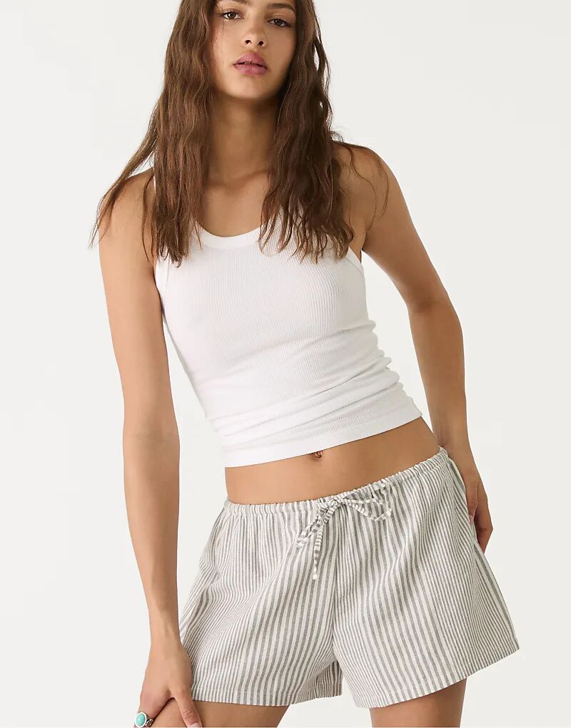 Шорты Stradivarius из льняной смеси серого цвета
Шорты Stradivarius из льняной смеси серого цвета