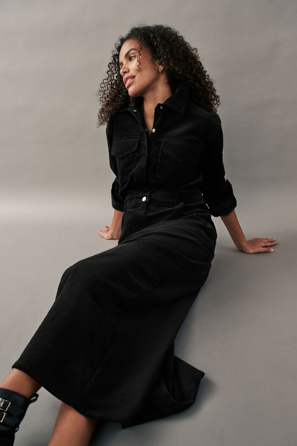 Платье миди из вельвета Next, черный
Платье миди из вельвета Next, черный