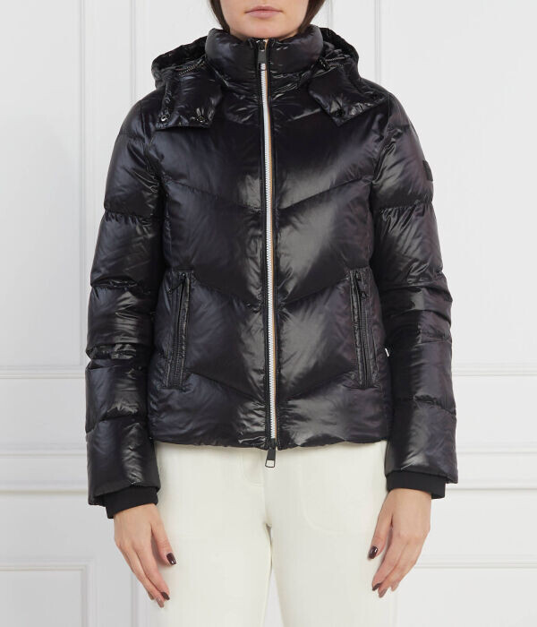 Пуховик женский Boss короткий с капюшоном, черный
Пуховик женский Boss короткий с капюшоном, черный