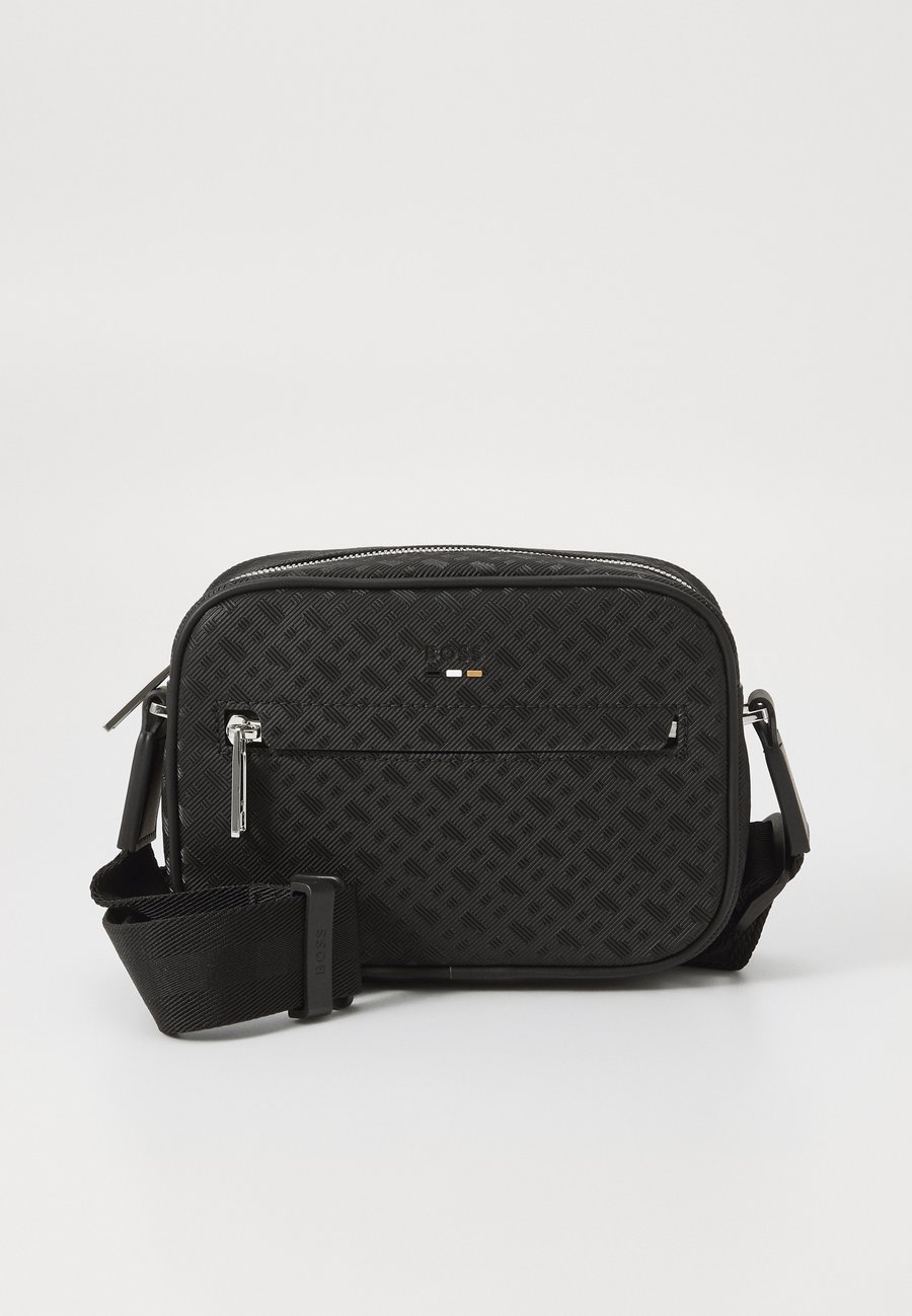 Сумка кросс-боди BOSS RAY CROSS, Black
Сумка кросс-боди BOSS RAY CROSS, Black
