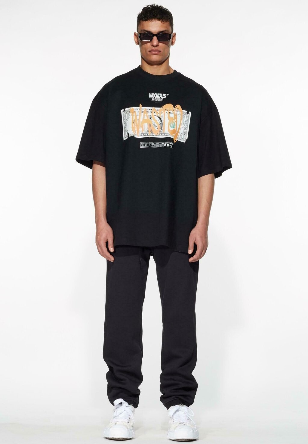 Футболка с принтом Dollar X Huge MJ Gonzales, черный
Футболка с принтом Dollar X Huge MJ Gonzales, черный