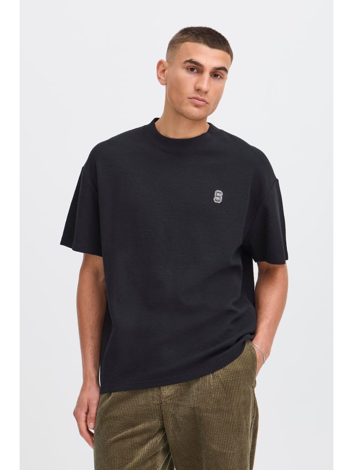 Рубашка STRAUL с круглым вырезом черного цвета !SOLID
Рубашка STRAUL с круглым вырезом черного цвета !SOLID