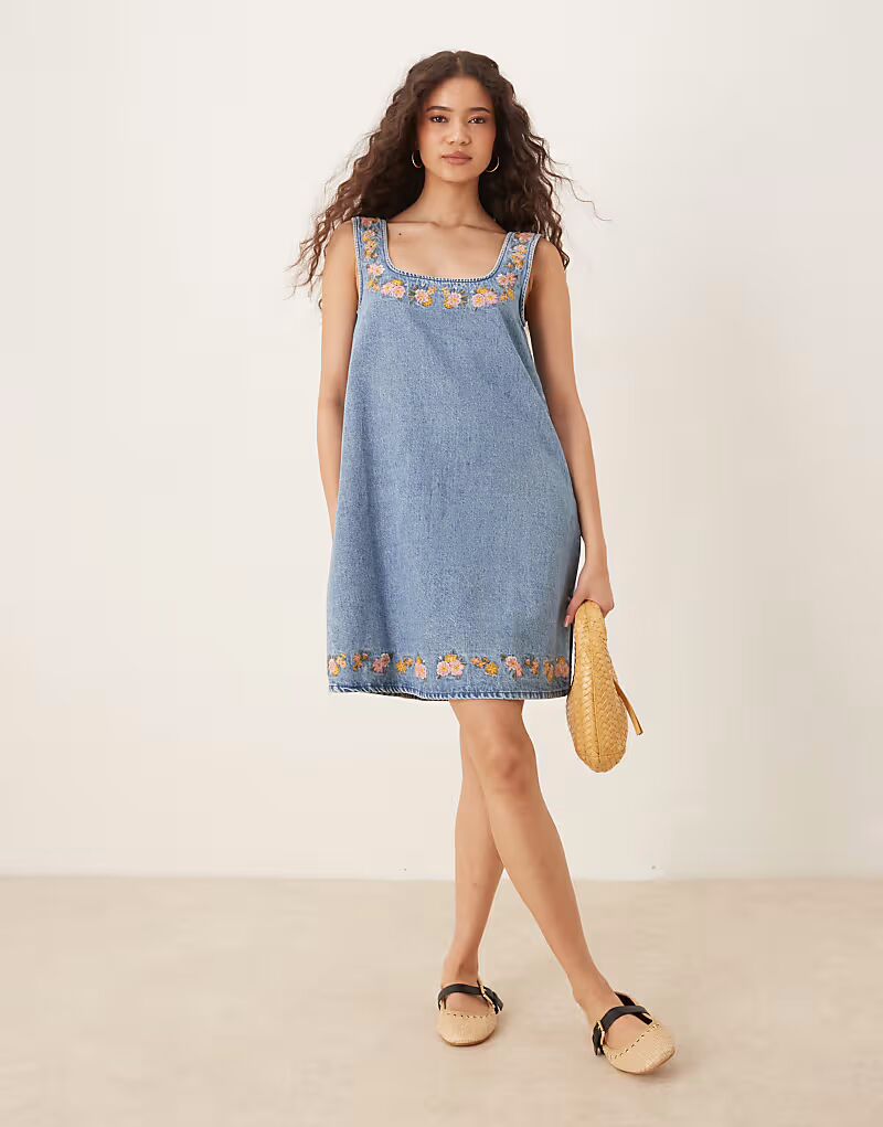 Джинсовое мини-платье с квадратным вырезом и вышивкой, средне-синего цвета Asos Design
Джинсовое мини-платье с квадратным вырезом и вышивкой, средне-синего цвета Asos Design