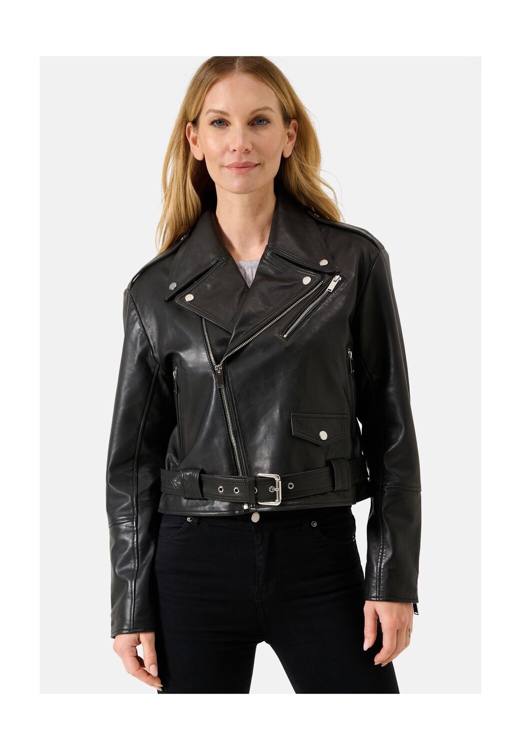 Кожаная женская куртка Hera Oversized - косуха с поясом и воротником с лацканами RICANO, черный
Кожаная женская куртка Hera Oversized - косуха с поясом и воротником с лацканами RICANO, черный