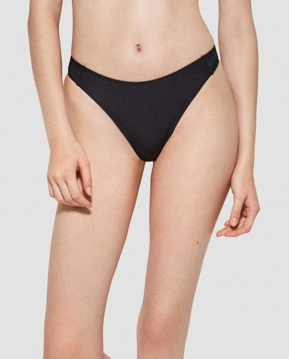 Стринги бикини из однотонной ткани Gisela, черный
Стринги бикини из однотонной ткани Gisela, черный