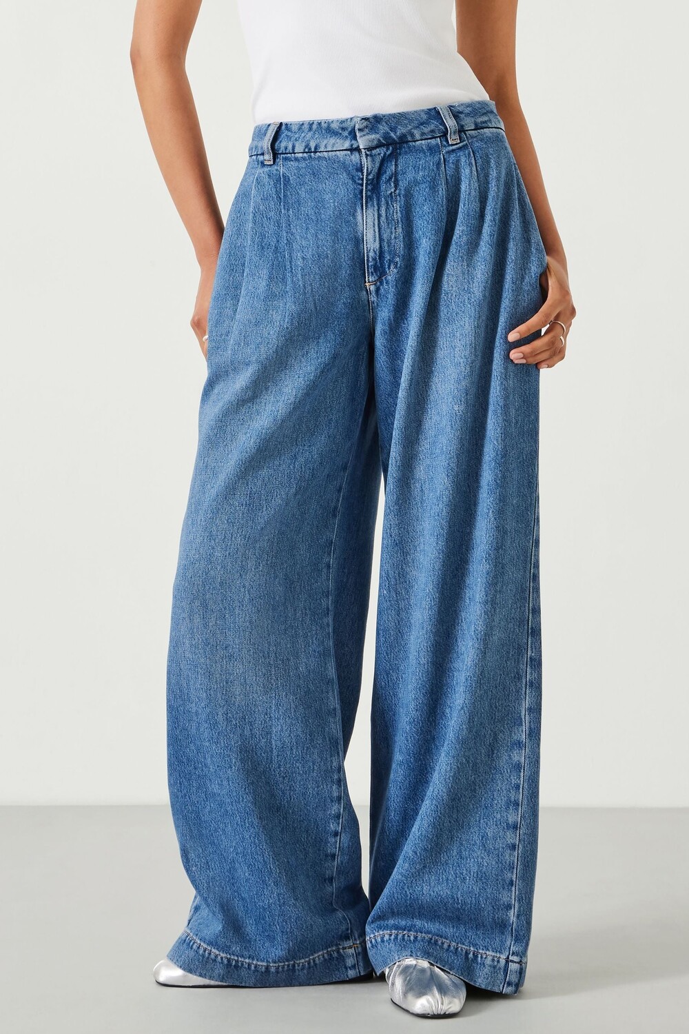 Джинсы Lya с широкими штанинами и складками Hush, синий
Джинсы Lya с широкими штанинами и складками Hush, синий