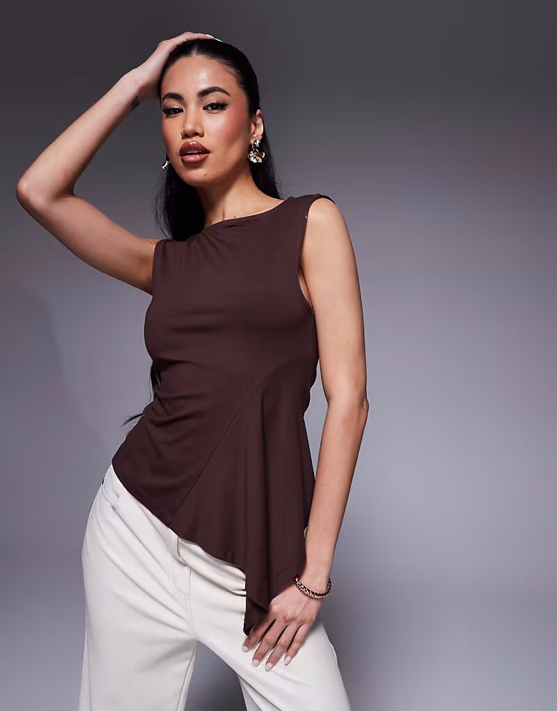 Топ без рукавов с отделкой годе ASOS DESIGN коричневого цвета
Топ без рукавов с отделкой годе ASOS DESIGN коричневого цвета