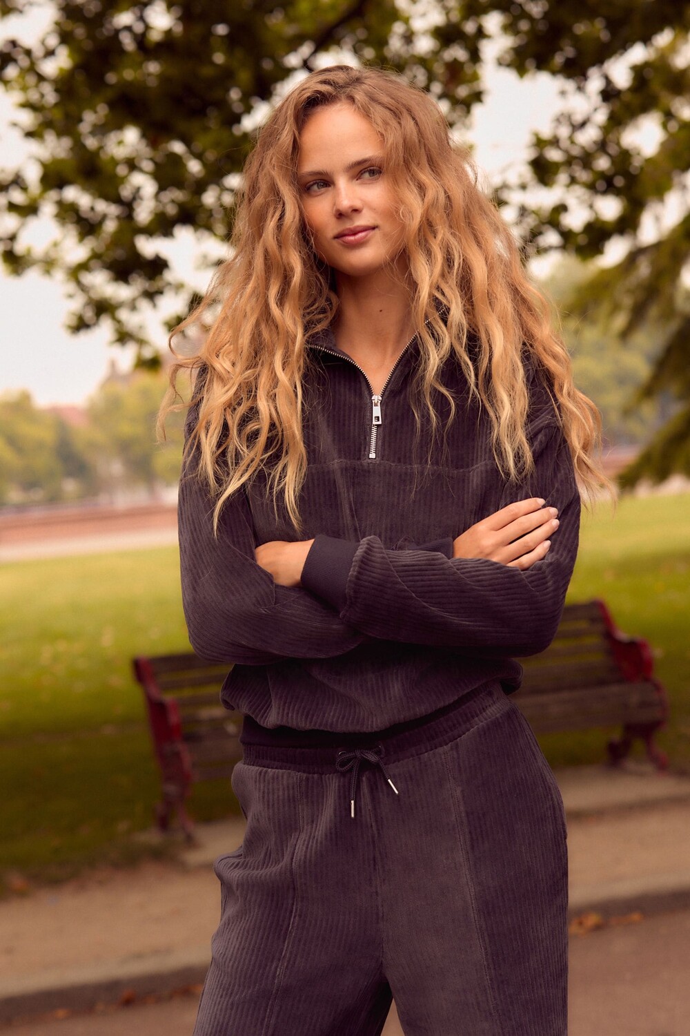 Свитшот из мягкого на ощупь бархатного трикотажа с застежкой молнией на четверть дюйма Next, серый
Свитшот из мягкого на ощупь бархатного трикотажа с застежкой молнией на четверть дюйма Next, серый