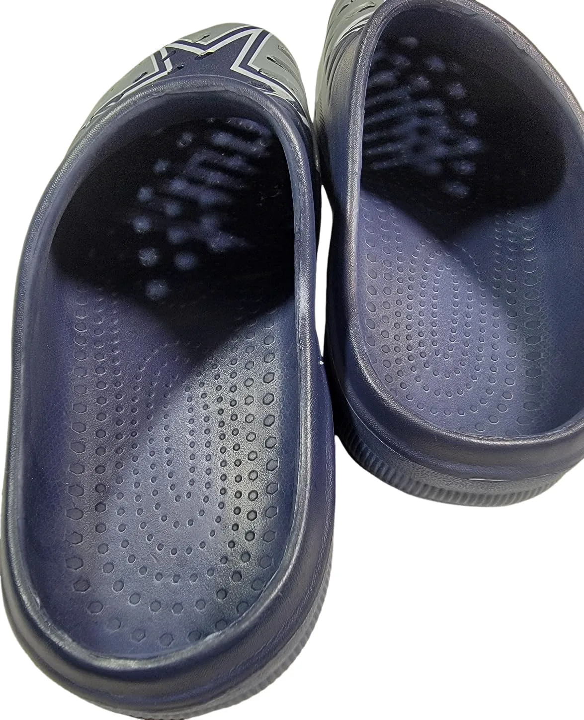 Мужские сабо FOCO NFL с крупным логотипом команды, удобные водонепроницаемые слипоны
Мужские сабо FOCO NFL с крупным логотипом команды, удобные водонепроницаемые слипоны