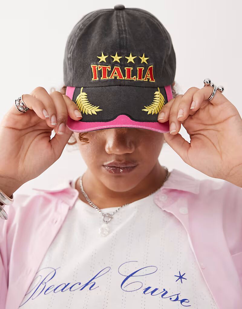 Кепка сборной Италии по футболу COLLUSION в угольном цвете
Кепка сборной Италии по футболу COLLUSION в угольном цвете