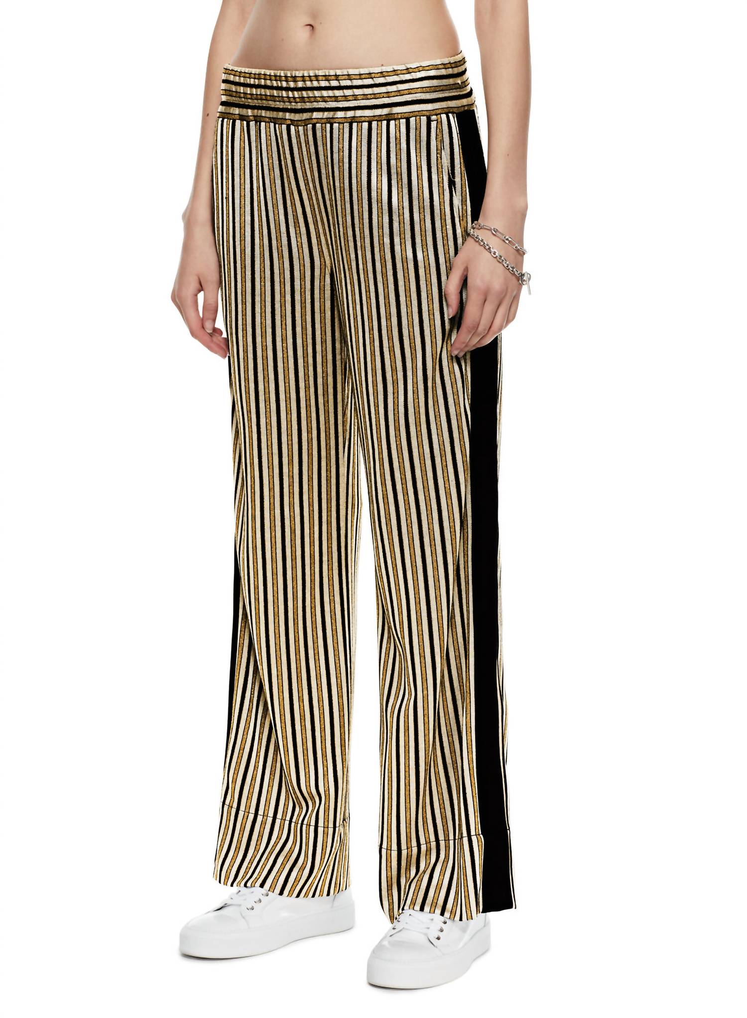 Широкие спортивные брюки цвета хаки мульти ON THIS DAY
Широкие спортивные брюки цвета хаки мульти ON THIS DAY