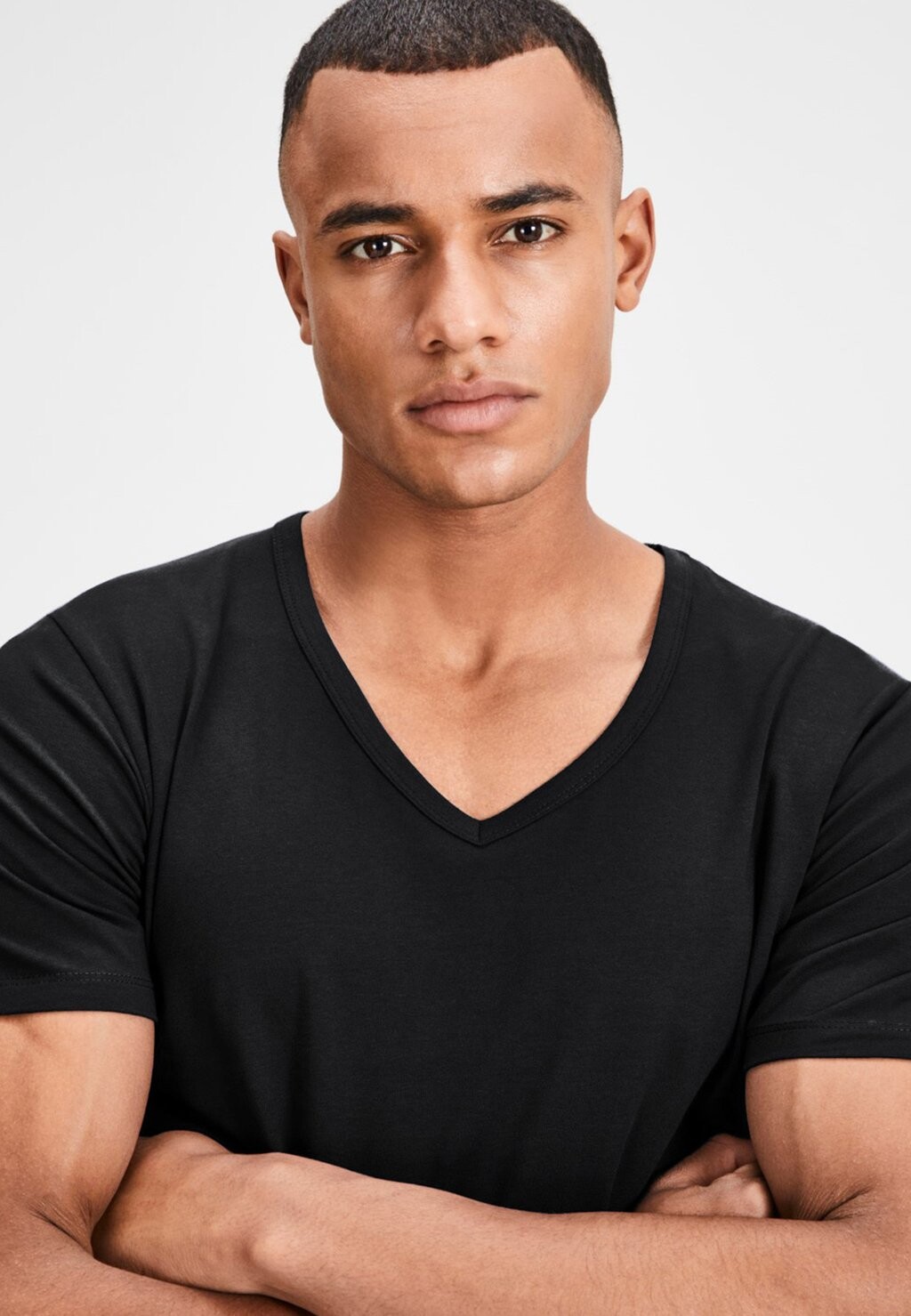 Футболка базовая Jack & Jones, цвет schwarz/schwarz/weiß
Футболка базовая Jack & Jones, цвет schwarz/schwarz/weiß