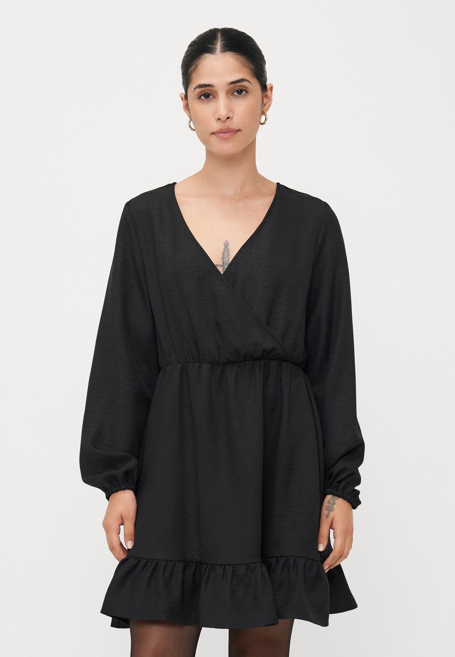 Платье Vero Moda Petite VMELLIE DRESS , Black
Платье Vero Moda Petite VMELLIE DRESS , Black