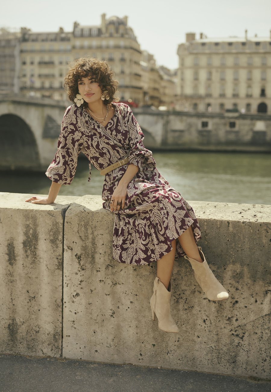 Платье Cream CRLUCY LONG DRESS, Winetasting Paisley/Brown
Платье Cream CRLUCY LONG DRESS, Winetasting Paisley/Brown