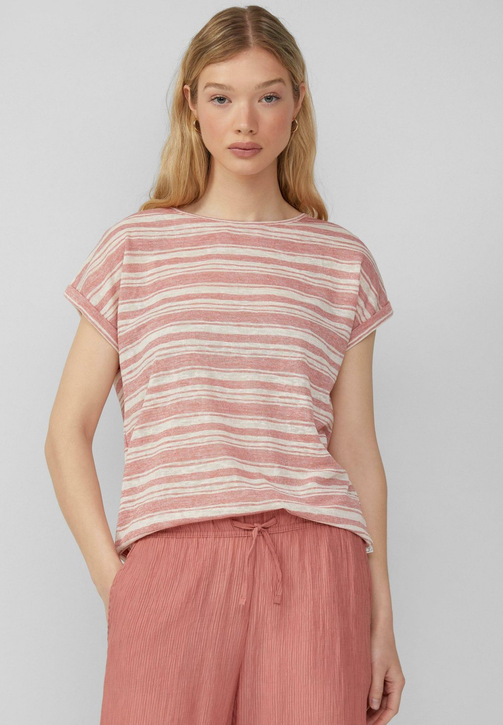 Футболка с принтом RINGEL AUS MIX QS, лосось
Футболка с принтом RINGEL AUS MIX QS, лосось